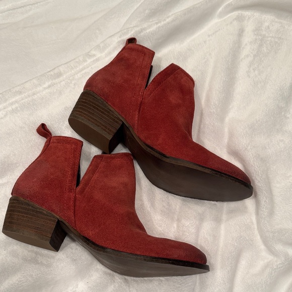 Women's Suede Ankle Boots - Red - Picture 2 of 5